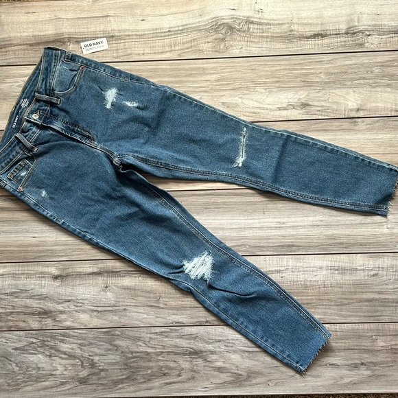 Old Navy Rockstar Skinny Jeans - Picture 3 of 3